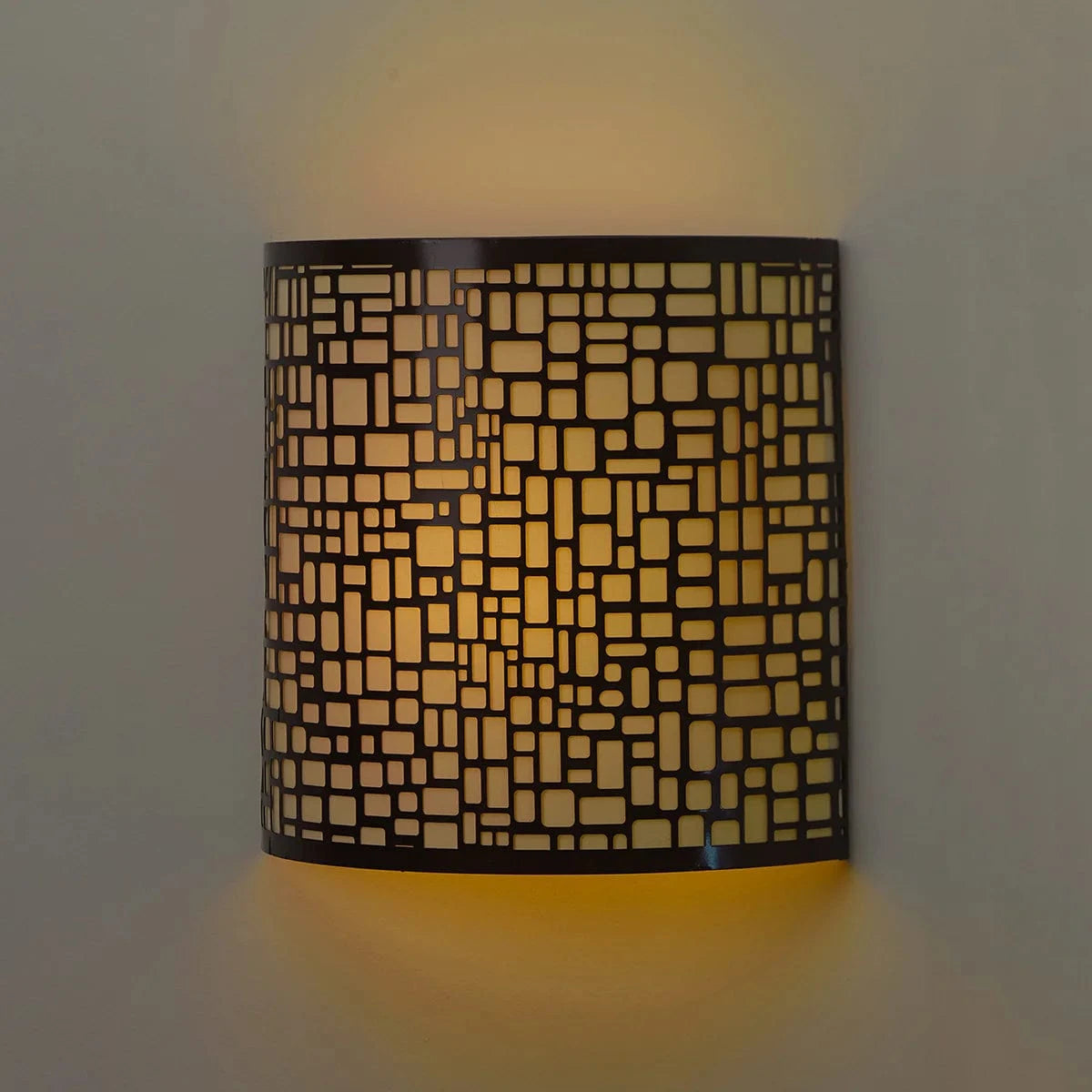 Smart Solar Wall Light London Barrel Sconce IEL-2901 / 9.88" L x 3.90" W x 9.87" H Smart Solar London Barrel Sconce IEL-2901