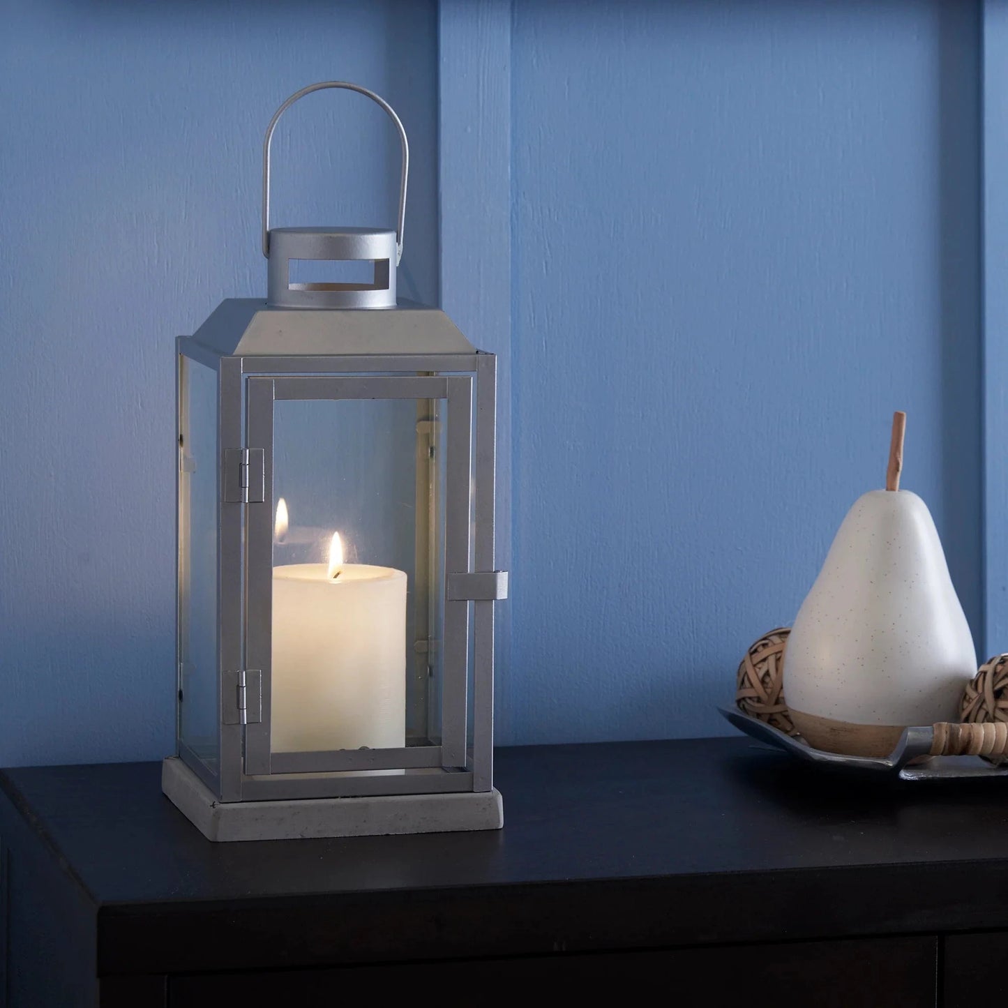 Smart Solar Tabletop Light Sadie Lantern 84135 / 5.50” L x 5.50” W x 11.0” H Smart Solar Sadie Lantern 84135
