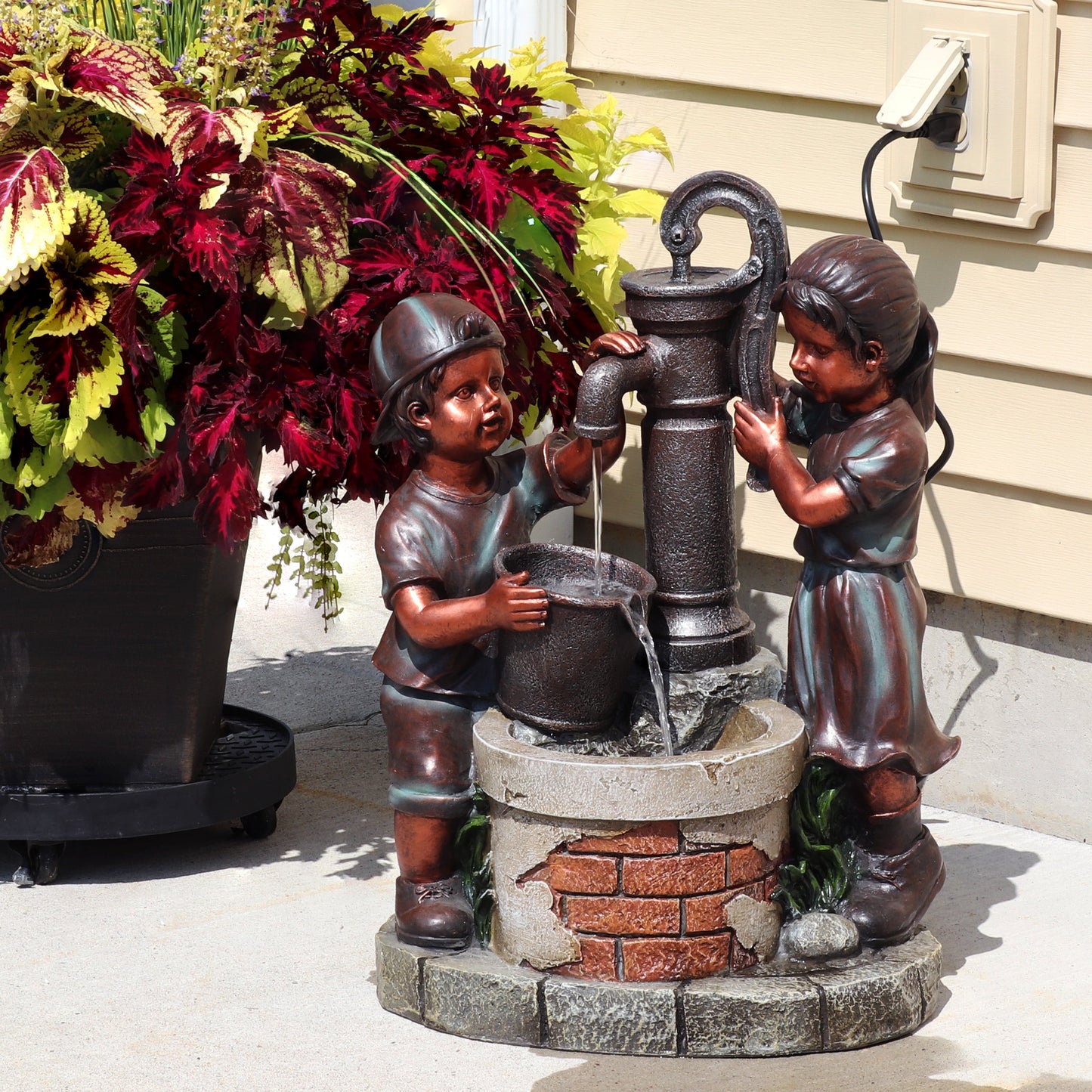 Sunnydaze 24" Jack and Jill at Farmhouse Pump and Well Outdoor Fountain