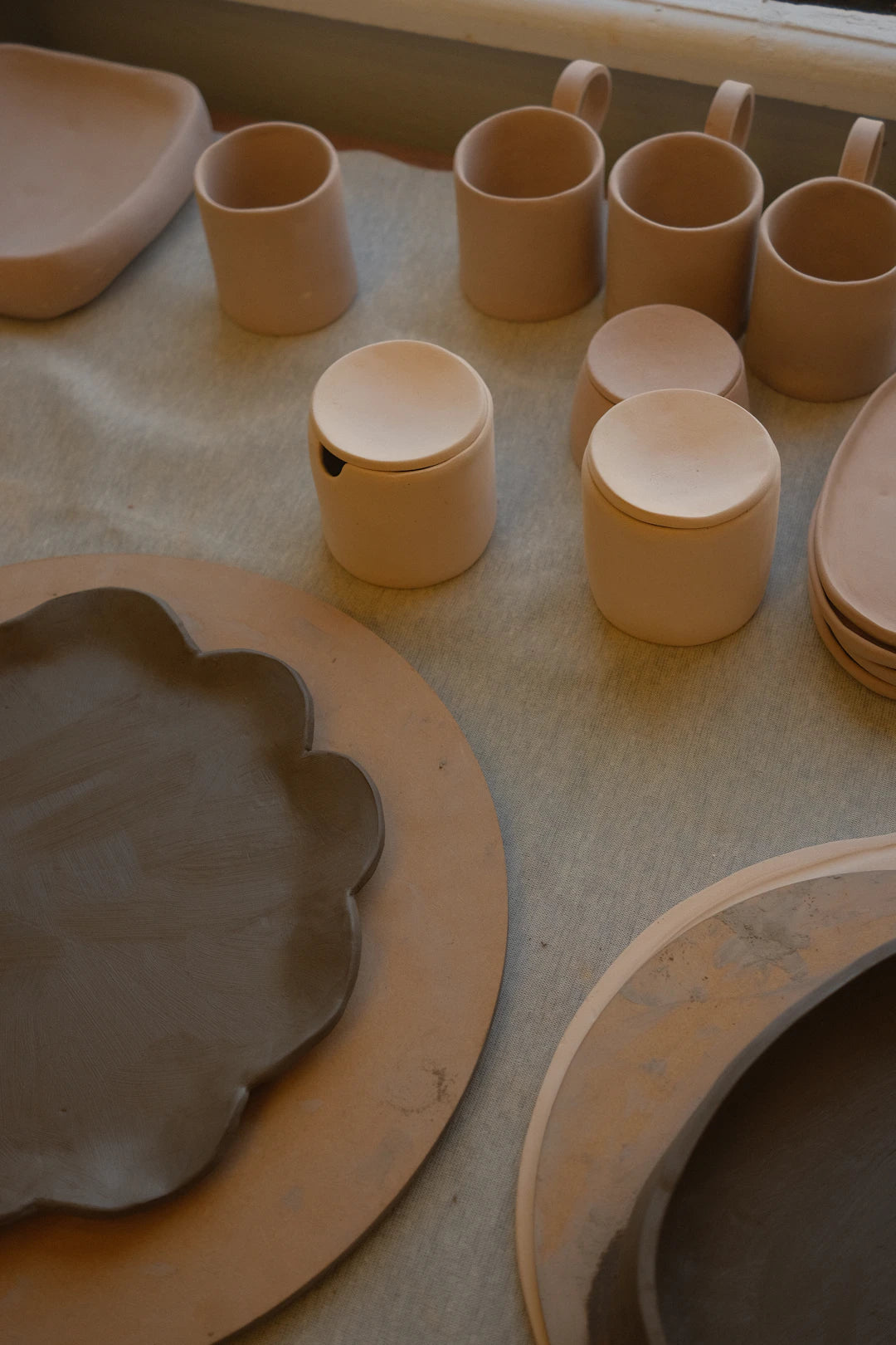 Elegant Handcrafted Water Bowls for Outdoor Serenity