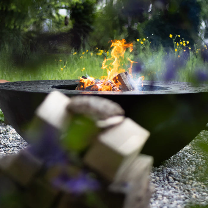 Stylish Fire and Water Bowls for Modern Outdoor Spaces