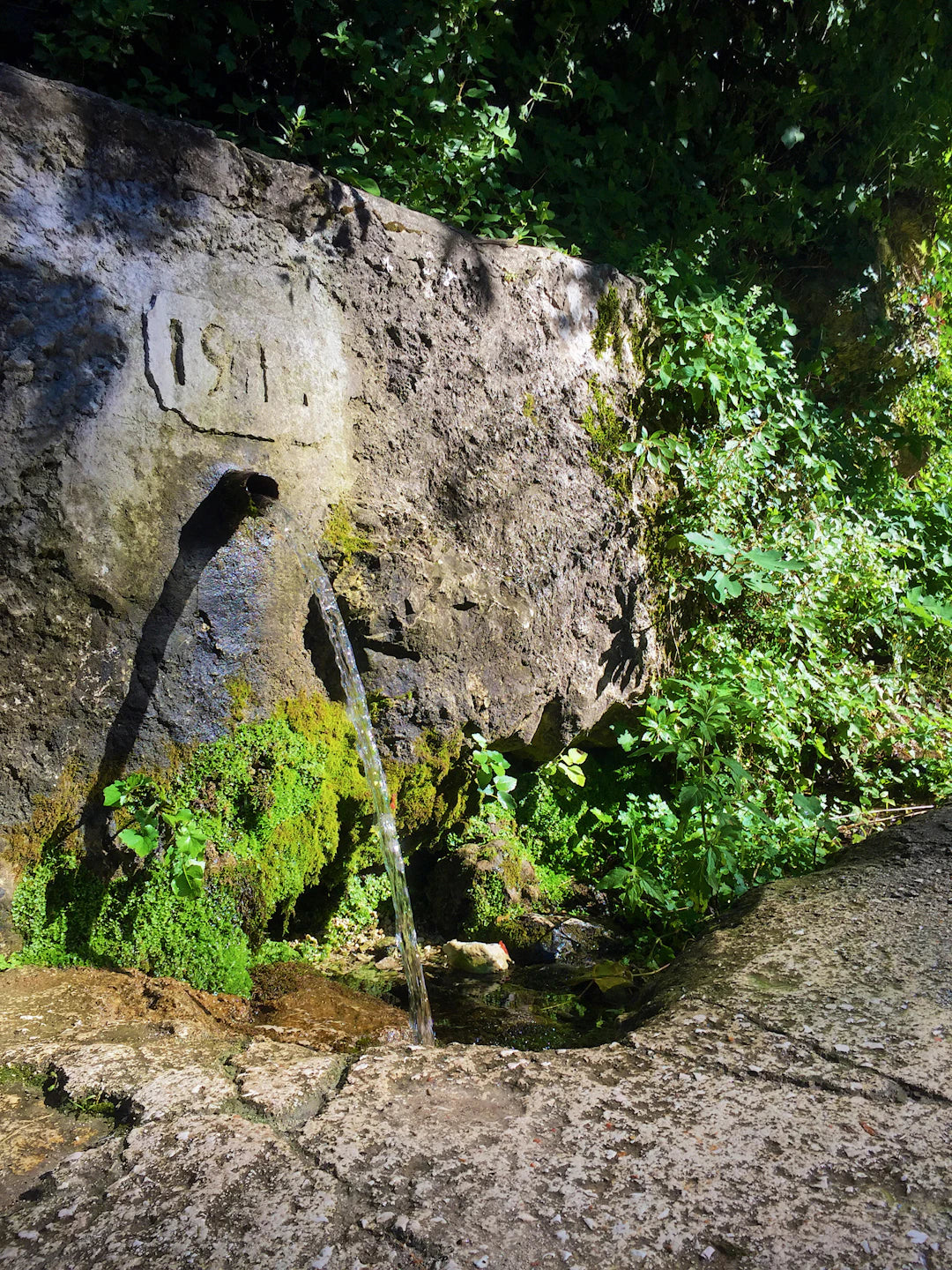 Natural-Style Outdoor Fountains for Serene Spaces