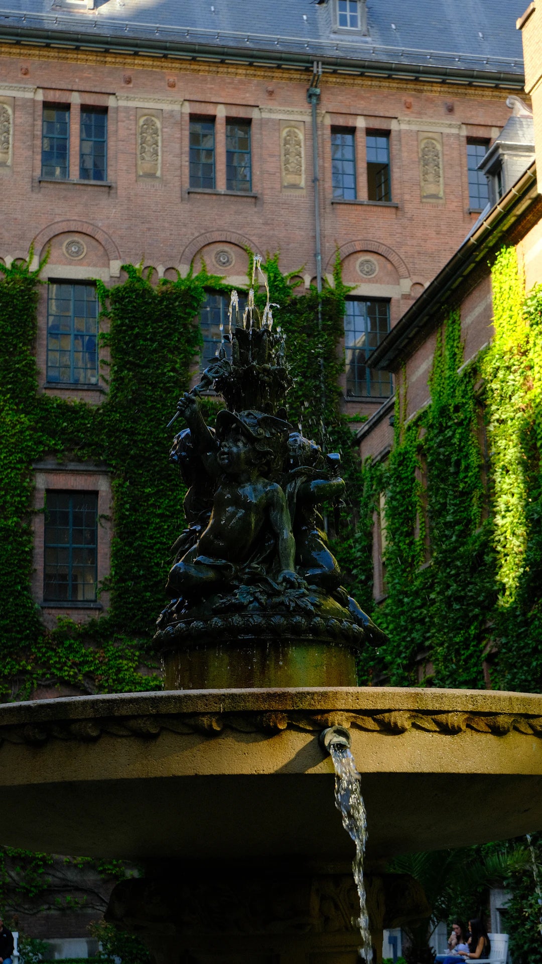 Elegant Wall Fountains to Transform Your Outdoor Space