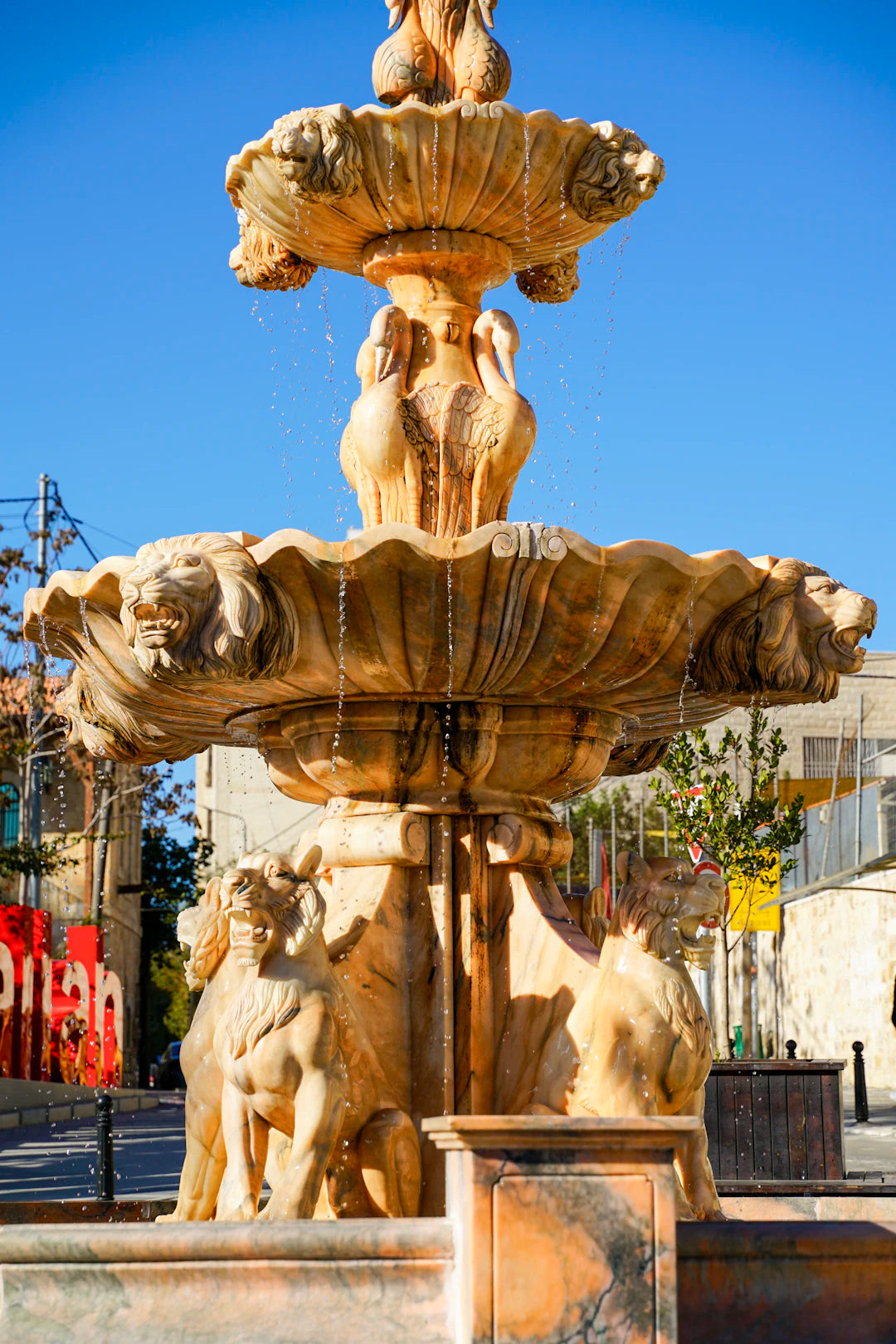 Elegant Sculptural Fountains for Enchanting Gardens