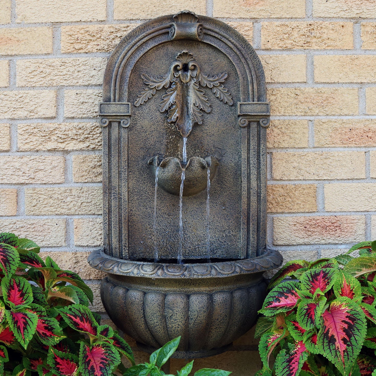 Sunnydaze Florence Solar Outdoor Wall Fountain