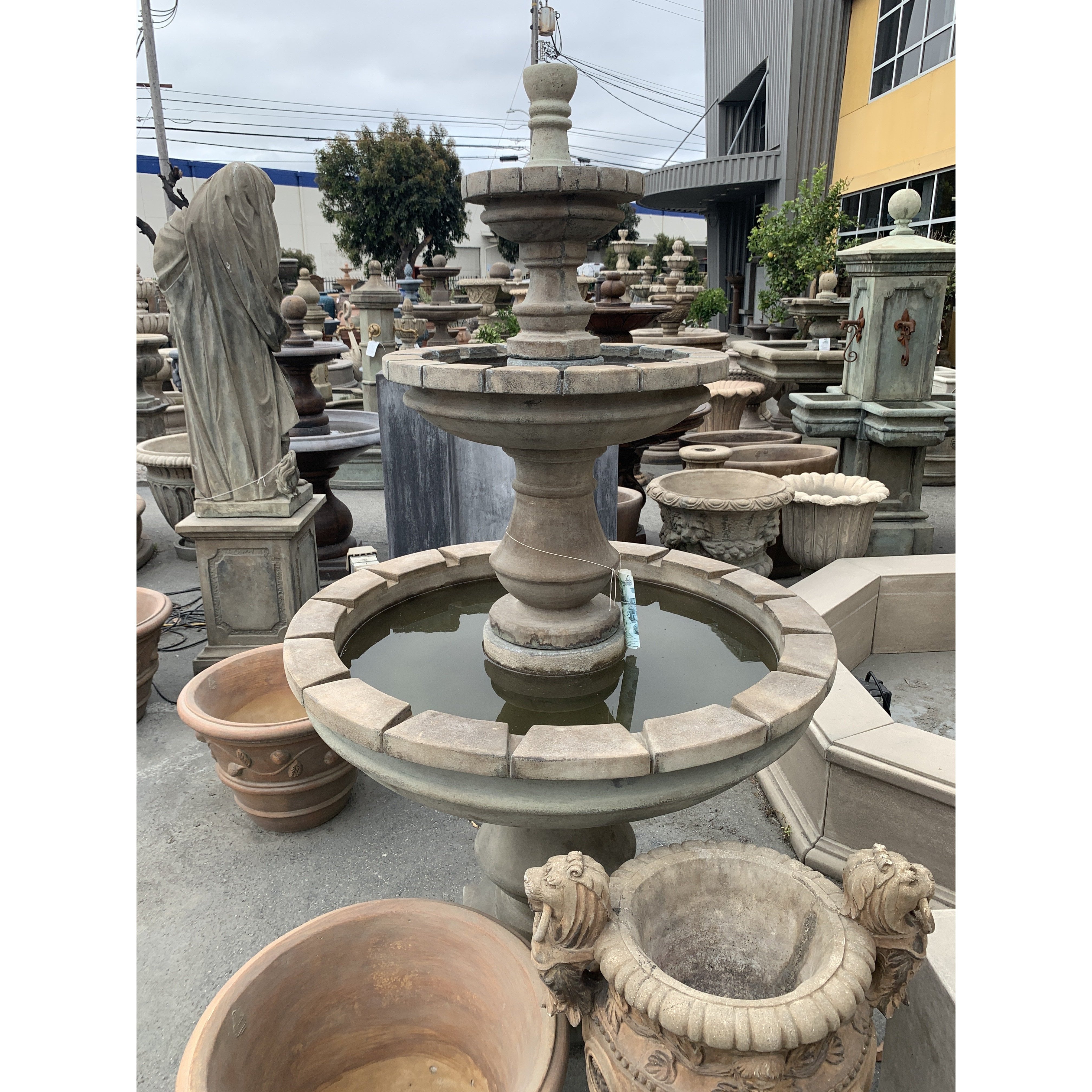 Giannini Garden Montefalco 3-Tier Cast Stone Outdoor Courtyard Fountain 1604 1604