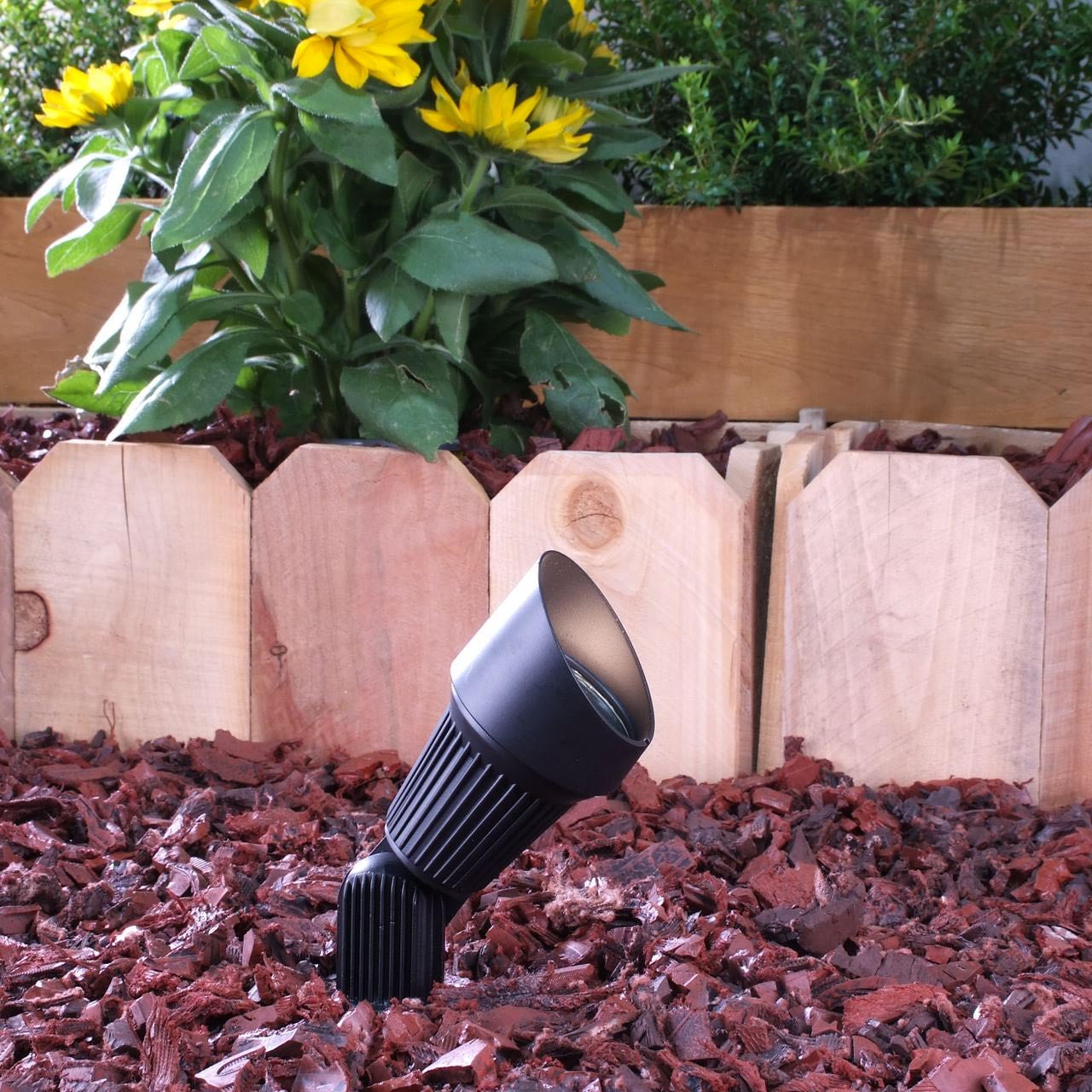 Yard Bright Black Metal MR16 Spot Light