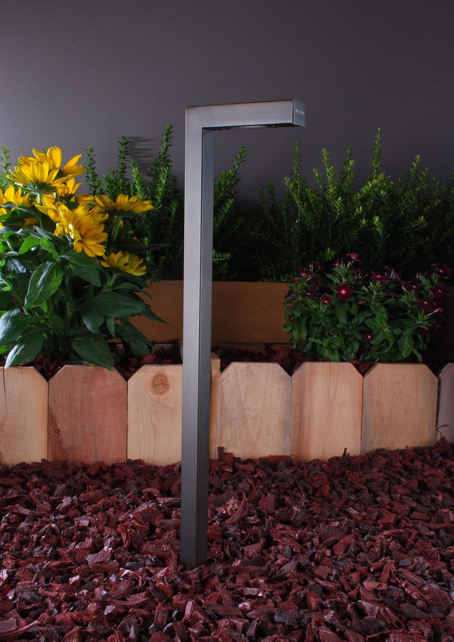 Yard Bright Ultramodern Cast Brass Area Light