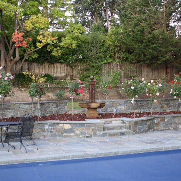 Giannini Garden Grand Avignon Outdoor Courtyard Fountain 1595C
